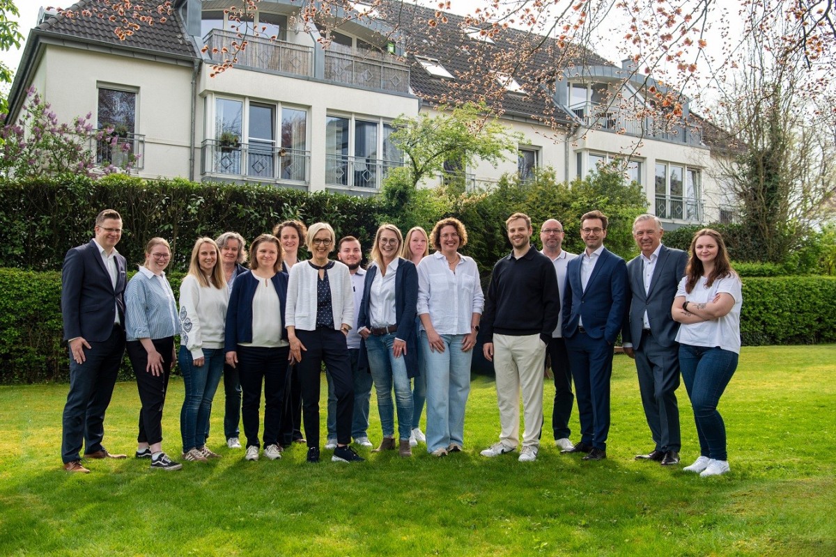retusche1-gruppen_gross-BOR-verkleinert-(21).jpg